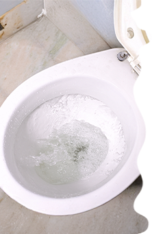 詰まったトイレ