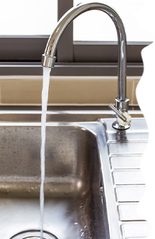 水漏れするキッチンの蛇口